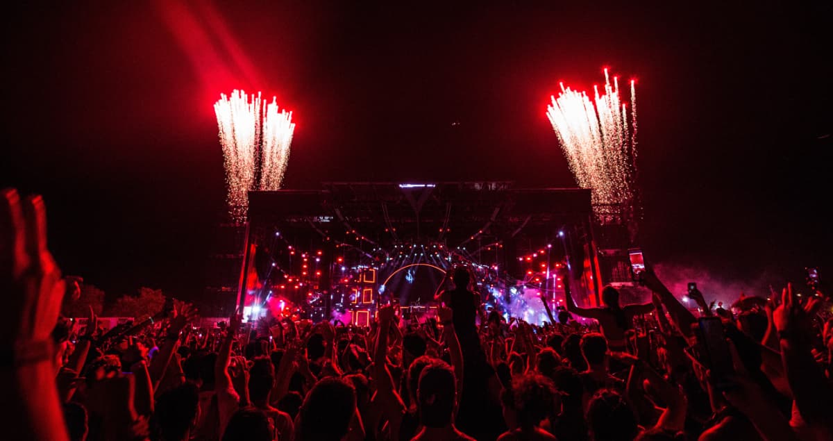 A photo of a crowd cheering on b00st.com clients and their success.